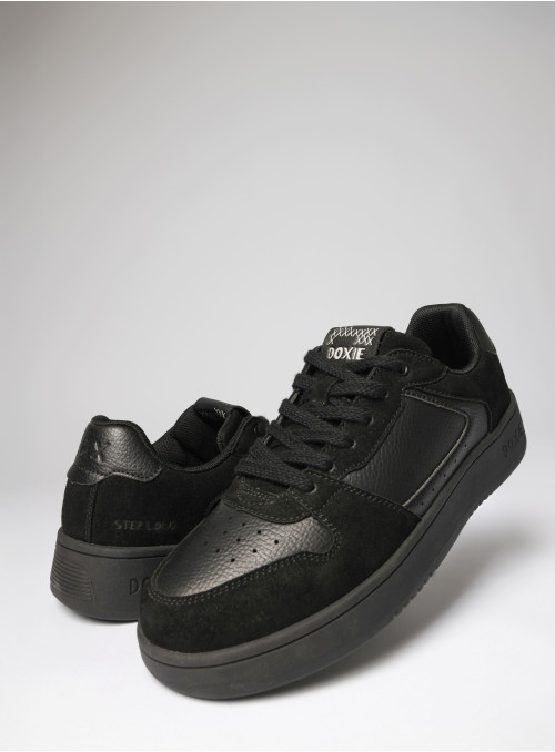 Zapatilla urbana unisex negra de material sintético, ideal para uso diario y resistente al desgaste.